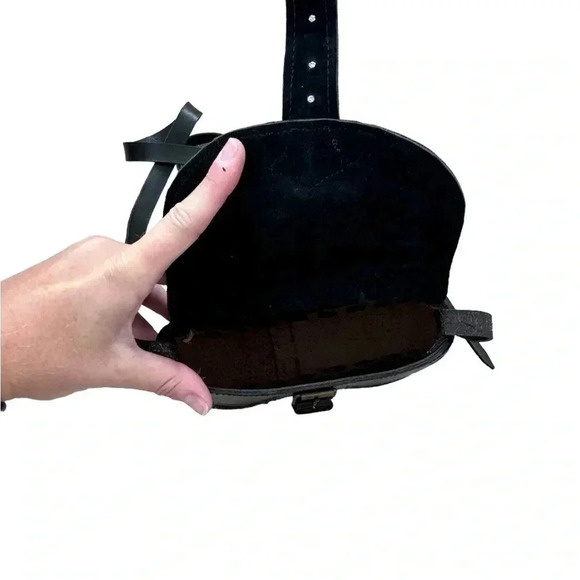 Vintage 1970’s Western Tooled Atzec Leather Crossbody Bag 8”h x 7”I - Picture 5 of 12